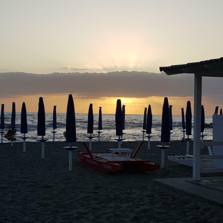 B&B Fiumicino Airport Resort Екстериор снимка